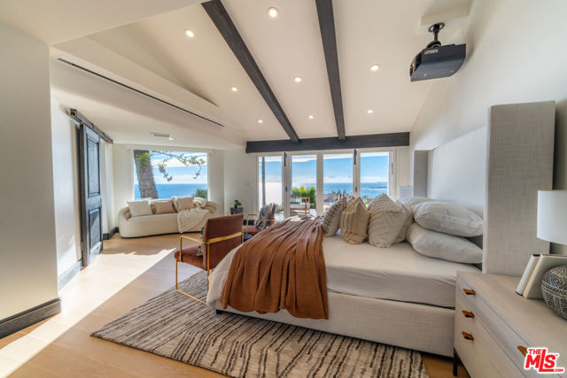 21607 Rambla Vista, Malibu CA: https://media.crmls.org/mediaz/72eb6995-840a-42e4-b975-67b0aeeca1d4.jpg