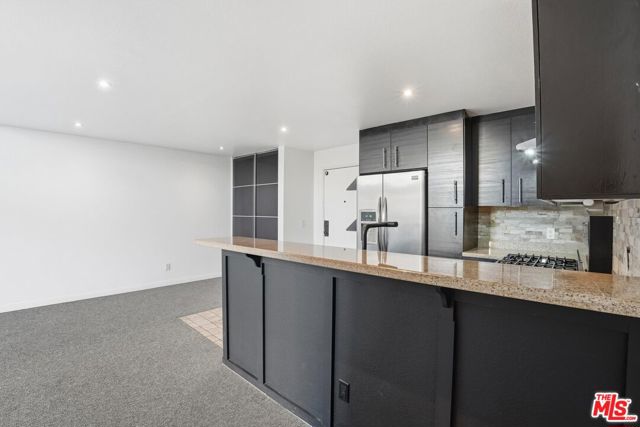 5530 Owensmouth Avenue, Woodland Hills CA: https://media.crmls.org/mediaz/72eb76f8-9925-473c-b790-fc12323f2b27.jpg