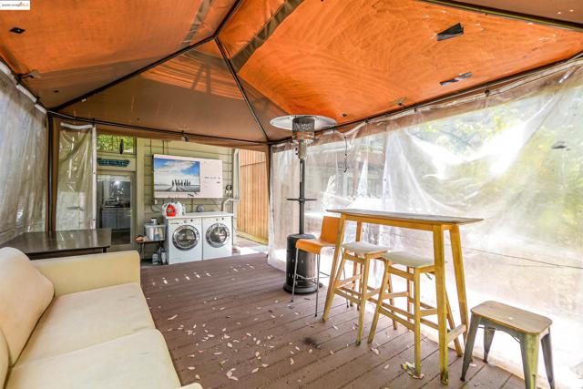 2654 Bush St, San Francisco CA: https://media.crmls.org/mediaz/72eb7735-7614-48c2-87af-f9644c399058.jpg