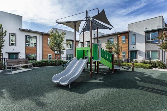 Detail Gallery Image 40 of 43 For 958 Foxwood Ln, Vista,  CA 92081 - 1 Beds | 2 Baths