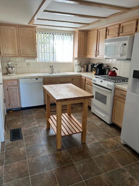 40586 Saddleback Road, Bass Lake CA: https://media.crmls.org/mediaz/72ec2275-c6f4-47af-b2c2-a630d1e00f3d.jpg