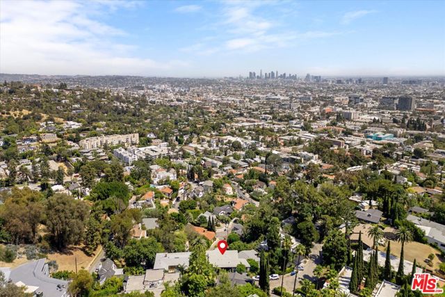 6190 Temple Hill Drive, Los Angeles CA: https://media.crmls.org/mediaz/72ec78e2-82d4-4284-a16f-25454bb1717f.jpg