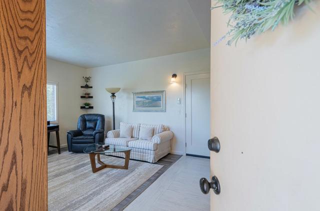 15847 Pleasant Valley Lane, Salinas CA: https://media.crmls.org/mediaz/72ec83ed-2b89-4adf-b346-e7070a5611a7.jpg