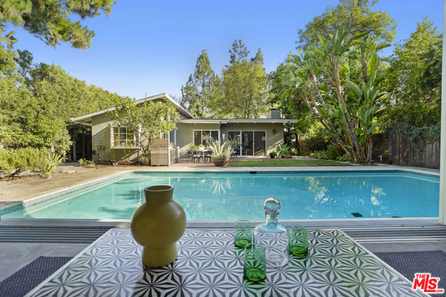 12815 Sarah Street, Studio City CA: https://media.crmls.org/mediaz/72ecbc11-2cd5-4c7f-95f1-03c3d47d1552.jpg