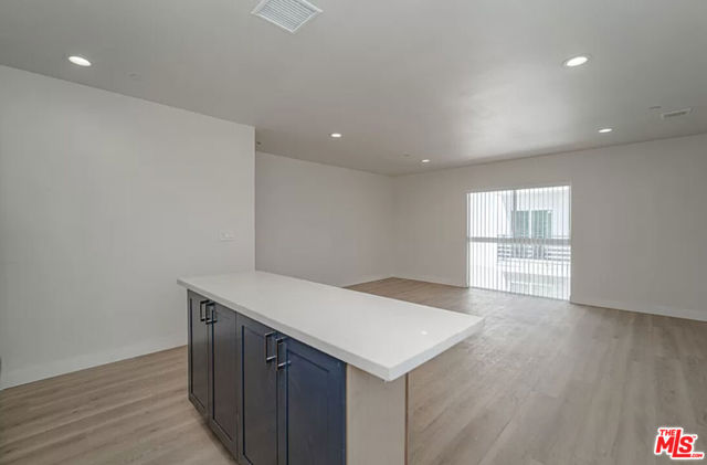 204 E 29th Street, Los Angeles CA: https://media.crmls.org/mediaz/72ed3f7f-9ef8-403e-946f-3b2a18fbacd8.jpg