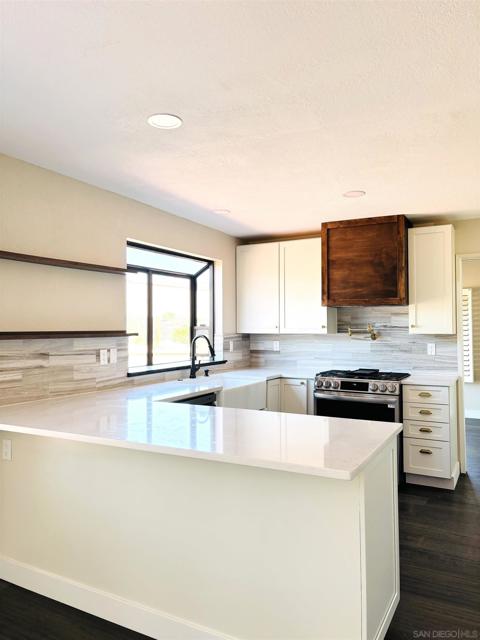 Image 7 of 55 For 672 Chateau Place