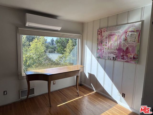 219 Winchester Avenue, Glendale CA: https://media.crmls.org/mediaz/72ed7e07-e3c9-4892-8700-38f690bf14ba.jpg