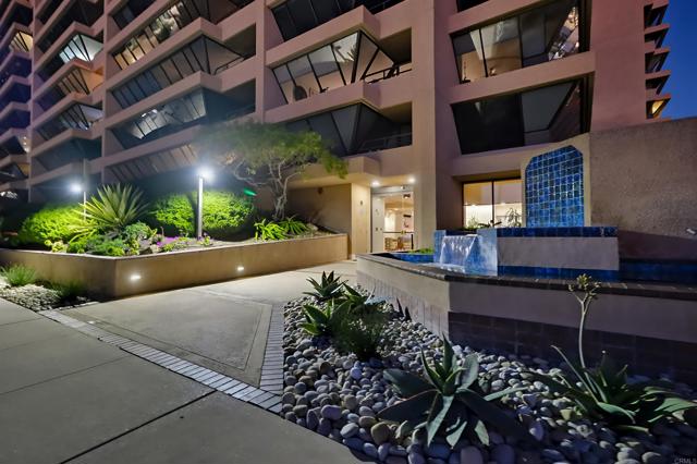 230 W Laurel Street, San Diego CA: https://media.crmls.org/mediaz/72ee1e1e-b222-46e3-8a57-afcca02378df.jpg