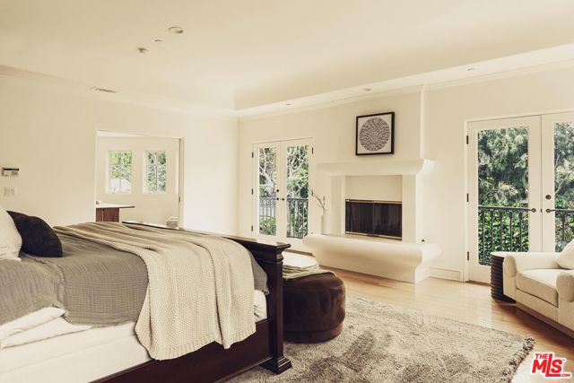 223 24th Street, Santa Monica CA: https://media.crmls.org/mediaz/72eef62b-b382-4c66-8122-cd126eff8a9e.jpg