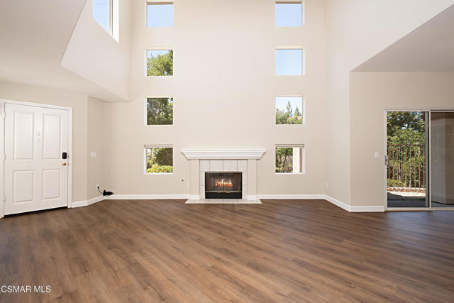 1012 Pan Court, Newbury Park CA: https://media.crmls.org/mediaz/72ef3feb-047b-44ff-844f-5941a83ad966.jpg