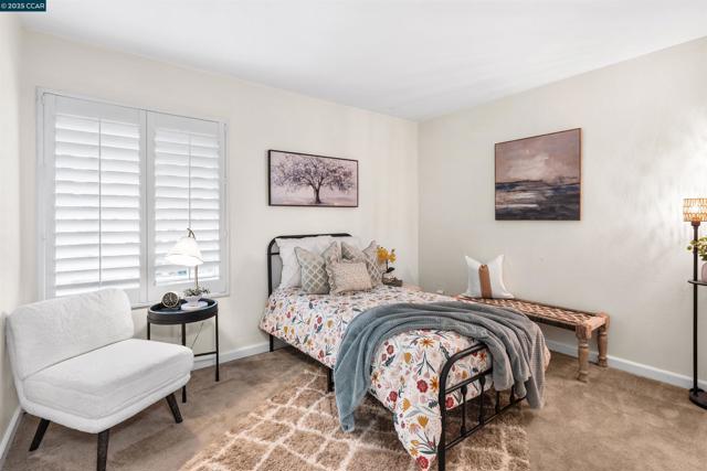 2720 Oak Rd, Walnut Creek CA: https://media.crmls.org/mediaz/72ef4ec0-68f3-41cc-9134-a6b079dcb54d.jpg