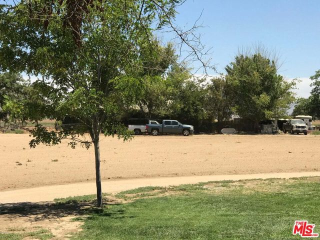 166 Russell Ranch Highway, New Cuyama CA: https://media.crmls.org/mediaz/72ef63f6-80e2-43b1-91ea-26e57ac3e11c.jpg