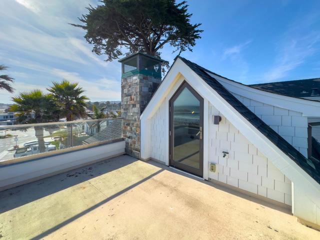 2601 E Cliff, Santa Cruz CA: https://media.crmls.org/mediaz/72efb61e-2155-4e86-9559-b54dc68498ed.jpg