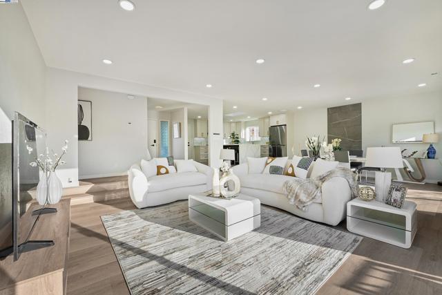 4349 La Cosa Ave, Fremont CA: https://media.crmls.org/mediaz/72efca0e-3dc7-43d8-aee3-aea2a6f6ed74.jpg