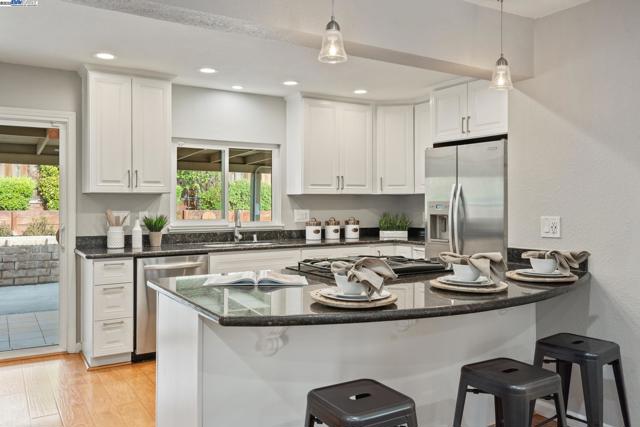 2682 Pickfair Ln, Livermore CA: https://media.crmls.org/mediaz/72efdc2e-40bc-450d-adc2-166b2249e1e7.jpg