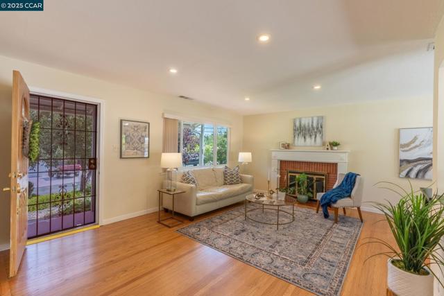 3215 Camino Colorados, Lafayette CA: https://media.crmls.org/mediaz/72f021af-75e5-42f6-8e2c-79f91d9cffa1.jpg