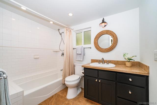 4703 Briana Ct, Fallbrook CA: https://media.crmls.org/mediaz/72f0934c-a885-4095-b803-d5da90442919.jpg