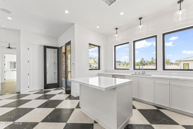 Image 44 of 93 For 532 Corte Corrida