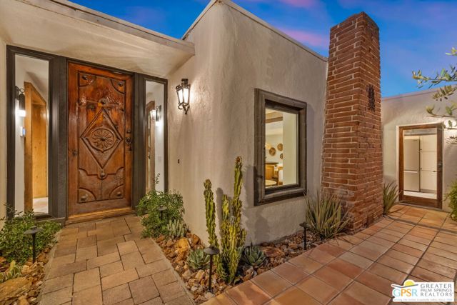 370 W Crestview Drive, Palm Springs, CA 92264