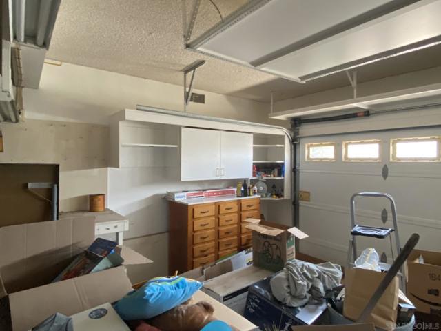 1543 Calle Violetas, Encinitas CA: https://media.crmls.org/mediaz/72f15148-6db7-4db1-ab54-853bb07fd19e.jpg