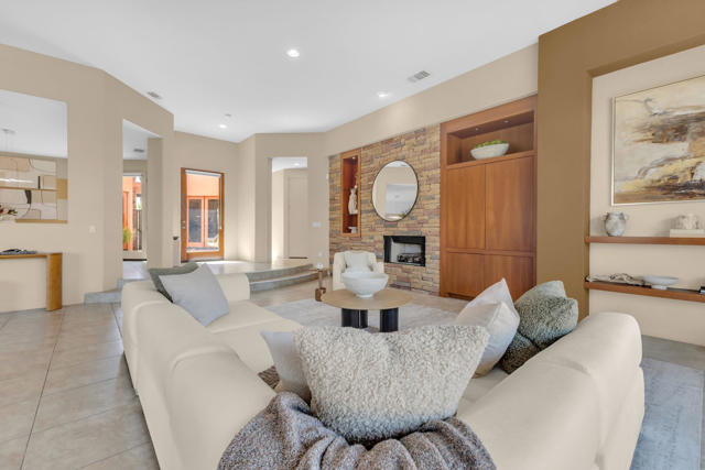 50050 Camino Privado, La Quinta CA: https://media.crmls.org/mediaz/72f16750-4d45-4133-b728-4e5a93b98ced.jpg