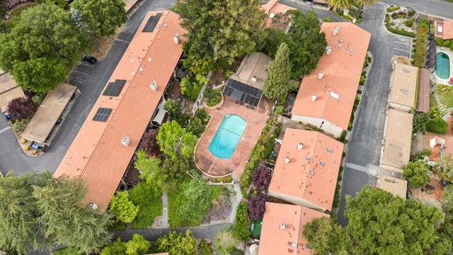 18400 Overlook Road, Los Gatos CA: https://media.crmls.org/mediaz/72f2031e-ae3d-42b3-861d-665d4a2b858e.jpg