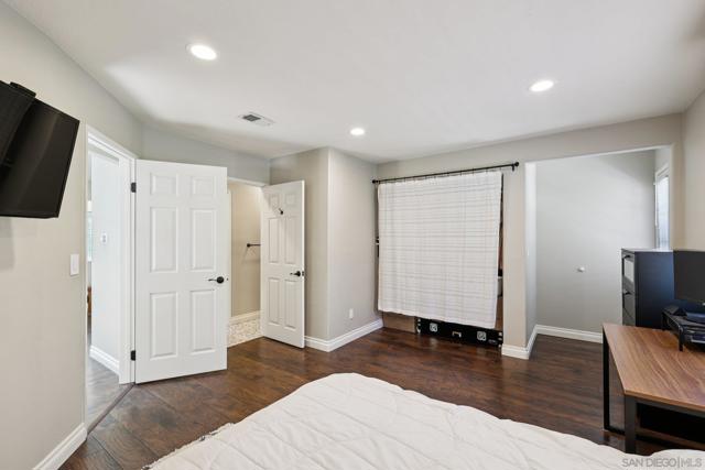 9233 Lethbridge Way, San Diego CA: https://media.crmls.org/mediaz/72f23702-4e2e-4c83-8210-011be4556daf.jpg