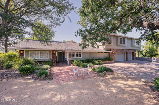 22101 Mulholland Drive, Woodland Hills CA: https://media.crmls.org/mediaz/72f24a7b-e5db-4d15-a7ca-461b9b67602b.jpg