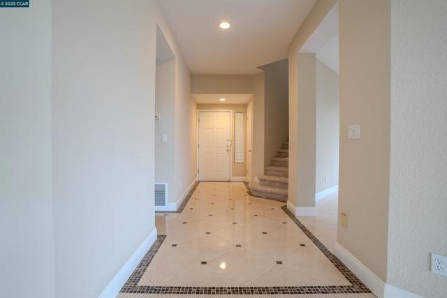 772 Lakemont Pl, San Ramon CA: https://media.crmls.org/mediaz/72f24b22-f5fc-43e6-8a85-51d82471fa89.jpg