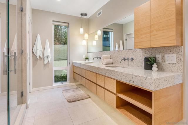 165 Pine Ave, Carlsbad CA: https://media.crmls.org/mediaz/72f27eb1-469d-4225-9780-65827cab0e83.jpg