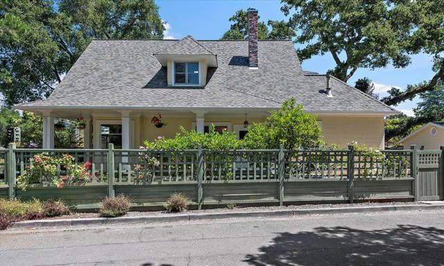 302 Los Gatos Boulevard, Los Gatos CA: https://media.crmls.org/mediaz/72f290ce-5dee-4b21-899c-c5c1f31ca2e0.jpg