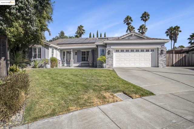 1018 Alouette Pl, Vacaville CA: https://media.crmls.org/mediaz/72f34a09-2ffd-4165-9342-6e5af172a204.jpg