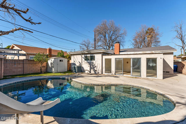 19844 Hemmingway Street, Winnetka CA: https://media.crmls.org/mediaz/72f3a333-6170-47ed-bbdf-fe9d62ae517a.jpg