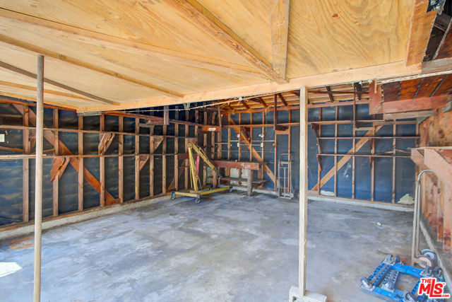 253 W El Sur Street, Monrovia CA: https://media.crmls.org/mediaz/72f3c61c-7f20-42b4-a175-508907269836.jpg
