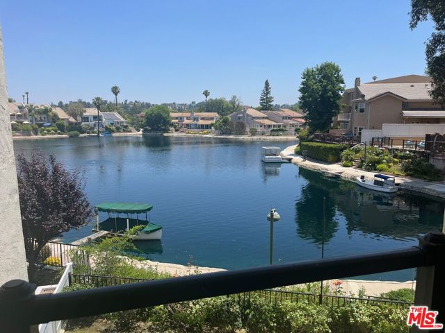 4650 Park Mirasol, Calabasas CA: https://media.crmls.org/mediaz/72f40735-40f6-4d0e-a214-52d26b1d4c76.jpg
