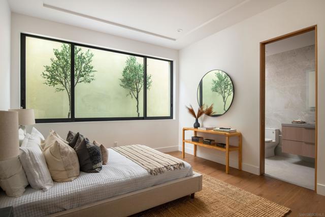 722 Amphitheatre Dr, Del Mar CA: https://media.crmls.org/mediaz/72f4323f-9881-421e-b8e6-b7cc7bfbfe00.jpg