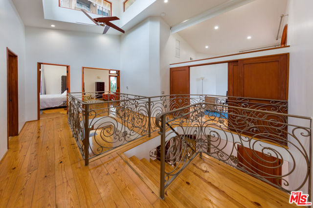 10734 Lindbrook Drive, Los Angeles CA: https://media.crmls.org/mediaz/72f43aee-a82b-4188-b913-69b3ece100f3.jpg