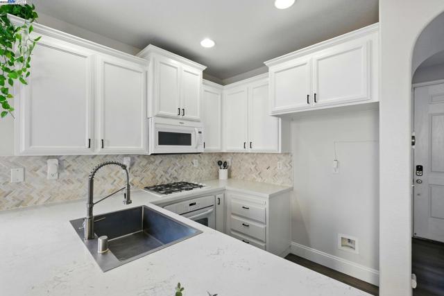 2501 Aimonetti ave, Sacramento CA: https://media.crmls.org/mediaz/72f45b05-6478-4731-882a-59dedf6de4d8.jpg