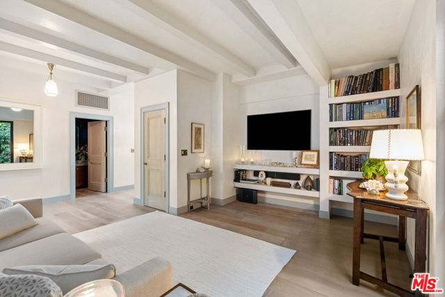 27218 Pacific Coast Highway, Malibu CA: https://media.crmls.org/mediaz/72f45d6f-a895-4741-9a67-ed49fe519807.jpg
