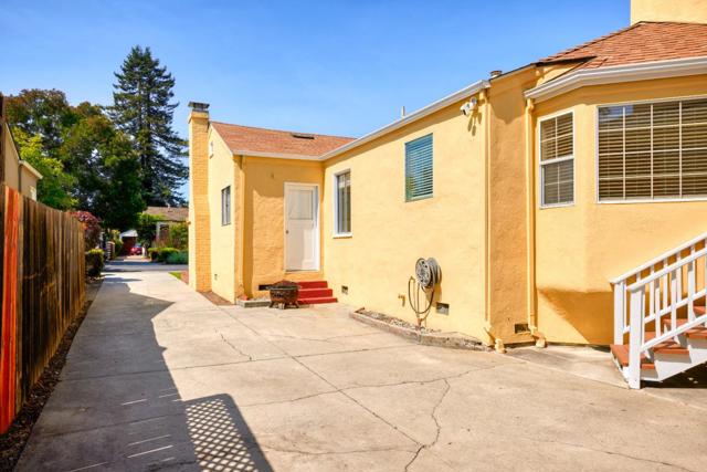 1037 Walnut Street, San Carlos CA: https://media.crmls.org/mediaz/72f4ae2b-cc16-4ad2-8450-80f84c8d7c42.jpg