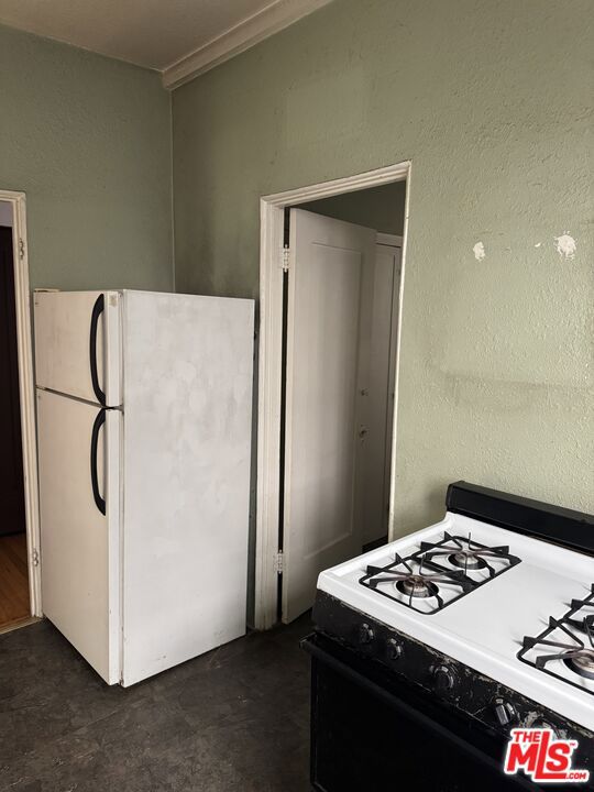 1531 Silver Lake Boulevard, Los Angeles CA: https://media.crmls.org/mediaz/72f52190-fc36-495b-83d9-15fe49f07393.jpg