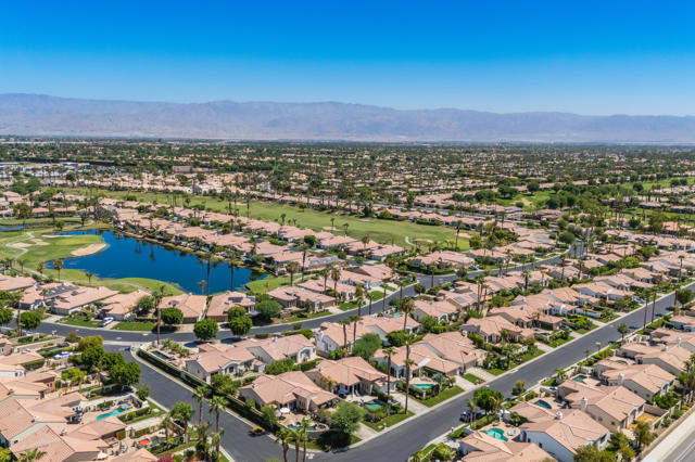 78858 Breckenridge Drive, La Quinta CA: https://media.crmls.org/mediaz/72f523e9-d722-46e4-9774-6651393fcec5.jpg