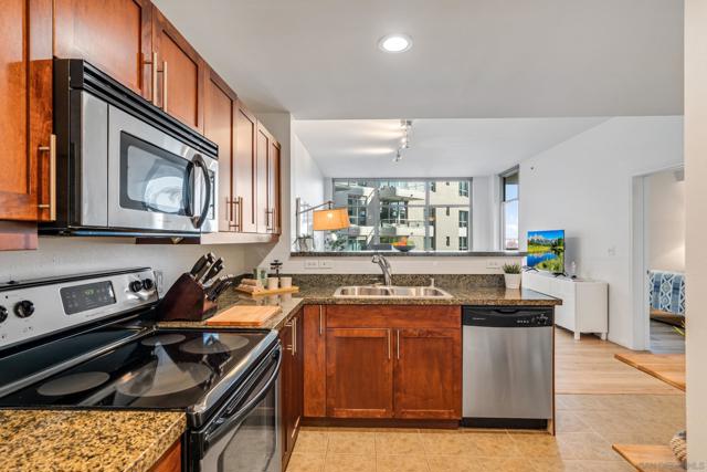 253 10Th Ave, San Diego CA: https://media.crmls.org/mediaz/72f5a942-9918-429c-b031-bc0211c432ba.jpg