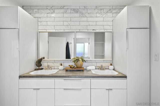 4877 Lorraine Dr, San Diego CA: https://media.crmls.org/mediaz/72f615fd-5433-4ad6-ac58-2c088c39113c.jpg
