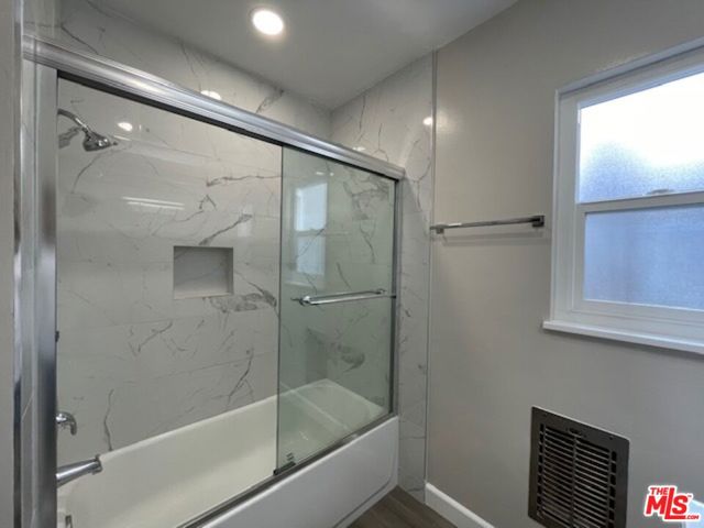 1533 Yale Street, Santa Monica CA: https://media.crmls.org/mediaz/72f63f9c-2957-4733-a158-abf17829a660.jpg