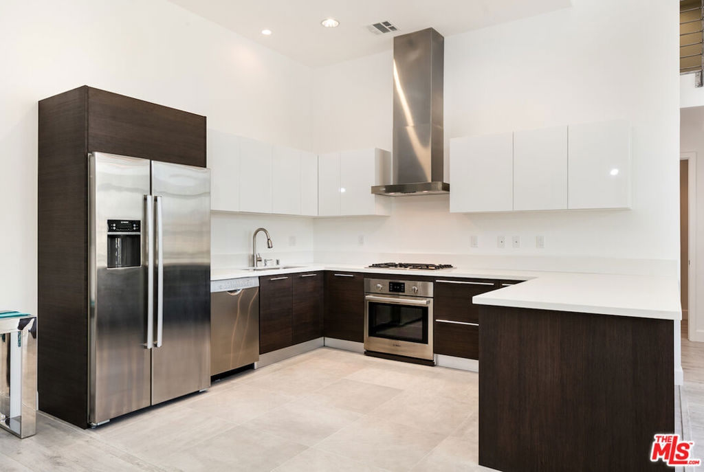 118 S Kenwood Street #506