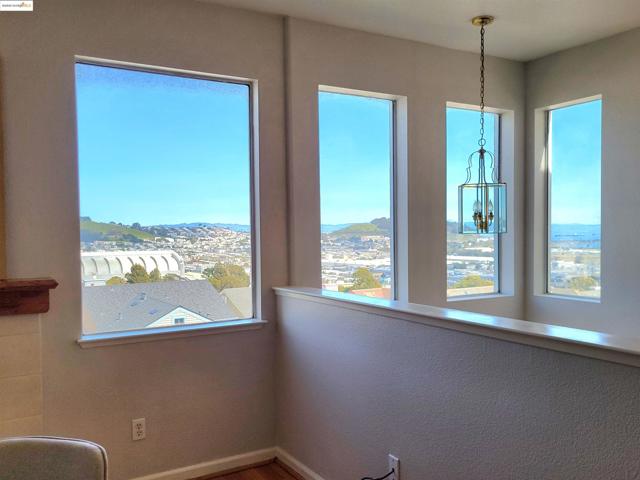386 Bay Ridge Drive, Daly City CA: https://media.crmls.org/mediaz/72f65e4e-9e87-4041-a32b-520aa605fc56.jpg