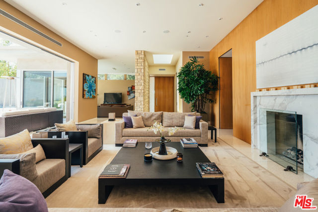 1470 CARLA, Beverly Hills CA: https://media.crmls.org/mediaz/72f6e9b6-62c7-42d4-b2aa-064cf5c2f487.jpg