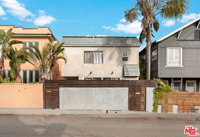 125 Brooks Avenue, Venice CA: https://media.crmls.org/mediaz/72f71e30-425e-481a-a911-37087cb0ecac.jpg