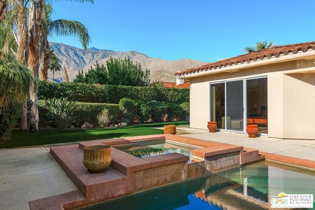575 E Bogert Trail, Palm Springs CA: https://media.crmls.org/mediaz/72f744d4-1cee-4c3f-9f50-ea727bfe8f53.jpg